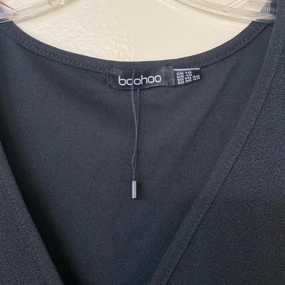 3/ $15 BOOHOO Black mini dress - Picture 2 of 7